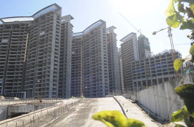Several real estate projects in HCMC have been abandoned mid-way for lack of resources (Photo: SGGP)